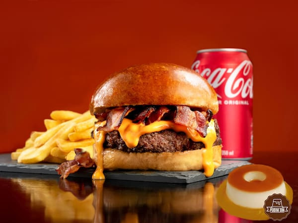 Combo All Cheddar e Bacon +Batata100g +Coca 200ml +Pudim - Hambúrguer Artesanal