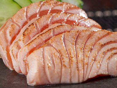 SASHIMI SALMÃO MAÇARICADO (4UN)