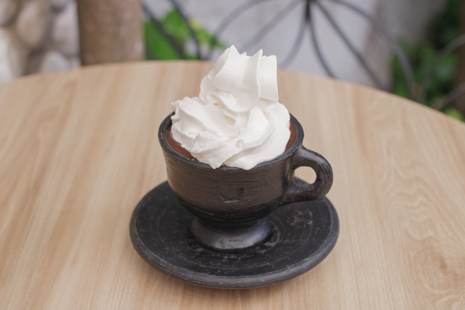 CHOCOLATE QUENTE COM CHANTILLY GRANDE