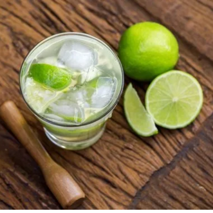 CAIPIRINHA DE LIMAO