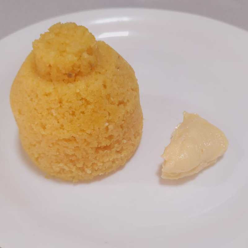 585 - Cuscuz Simples com Manteiga
