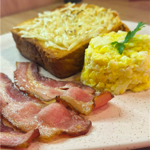 OVOS E BACON C/PÃO ARTESANAL DE