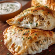 CALZONE DE FRANGO COM CATUPIRY