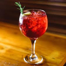 GIN TÔNICA - FRUTAS VERMELHAS