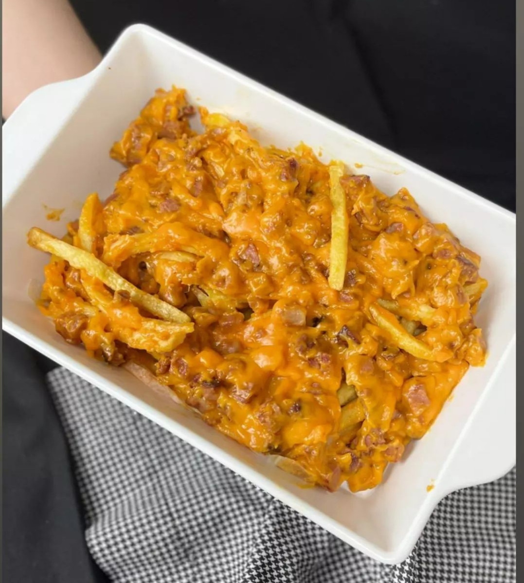 BATATA FRITA MEDIA  COM CHEDDAR E BACON