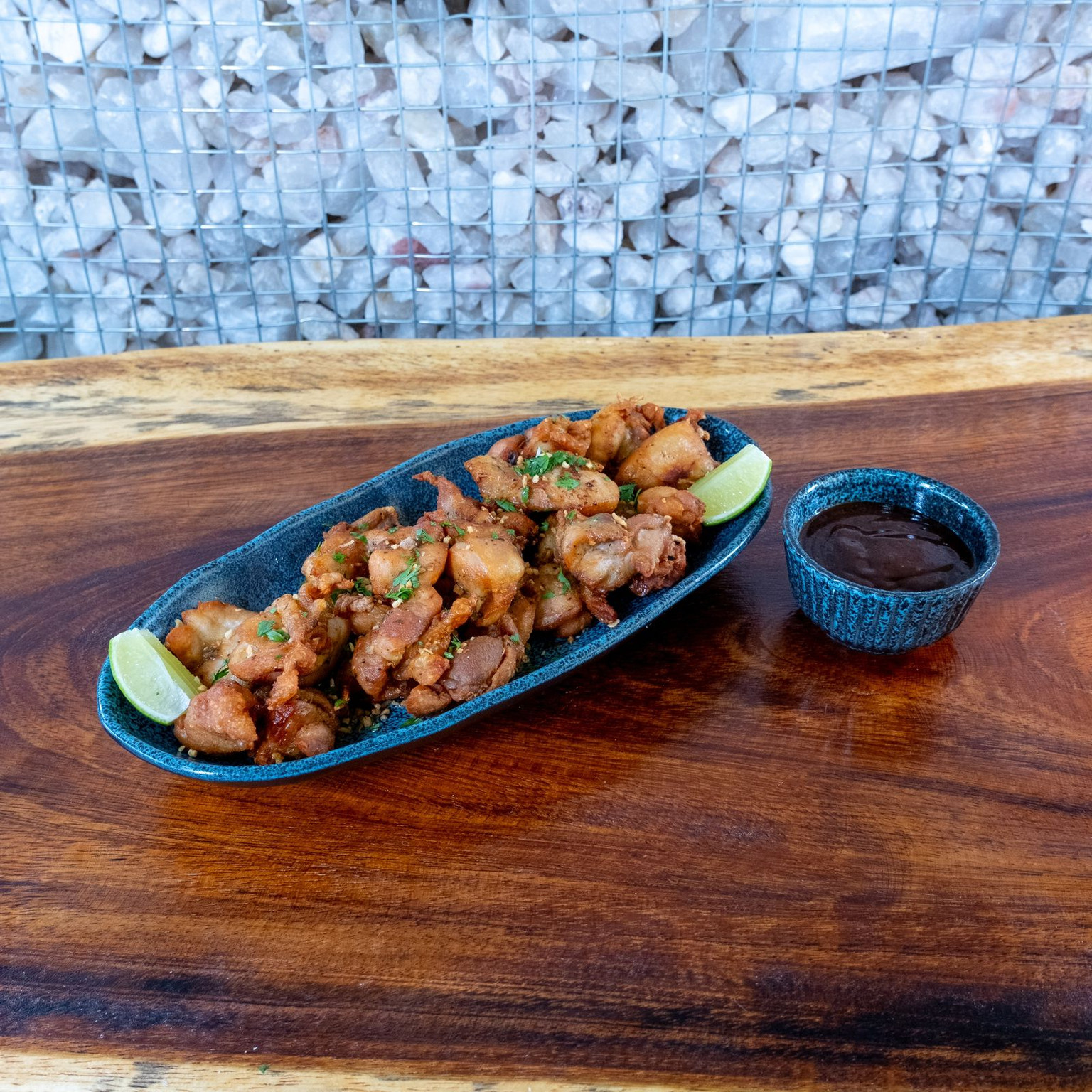 FRANGO A PASSARINHO COM ALHO FRITO