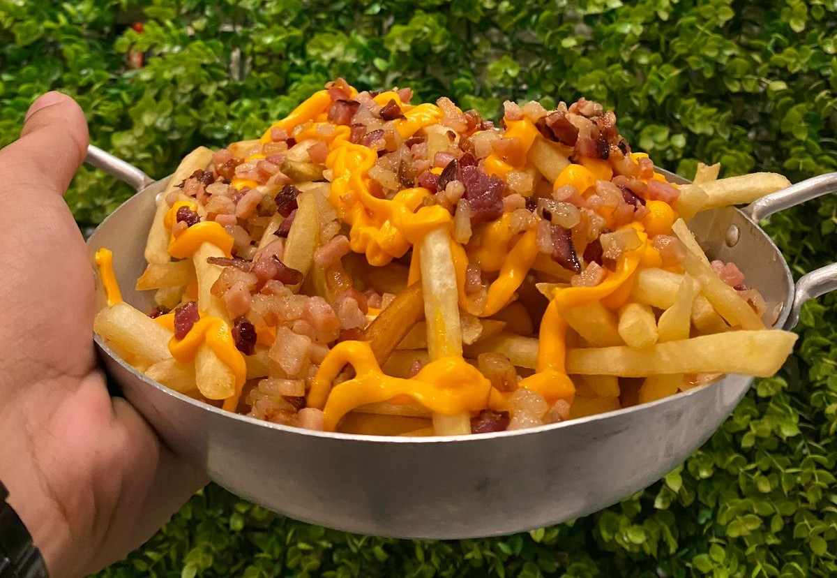 Batata frita c/cheddar e bacon 300g