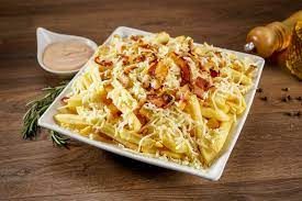 BATATA FRITA COM QUEIJO E BACON 