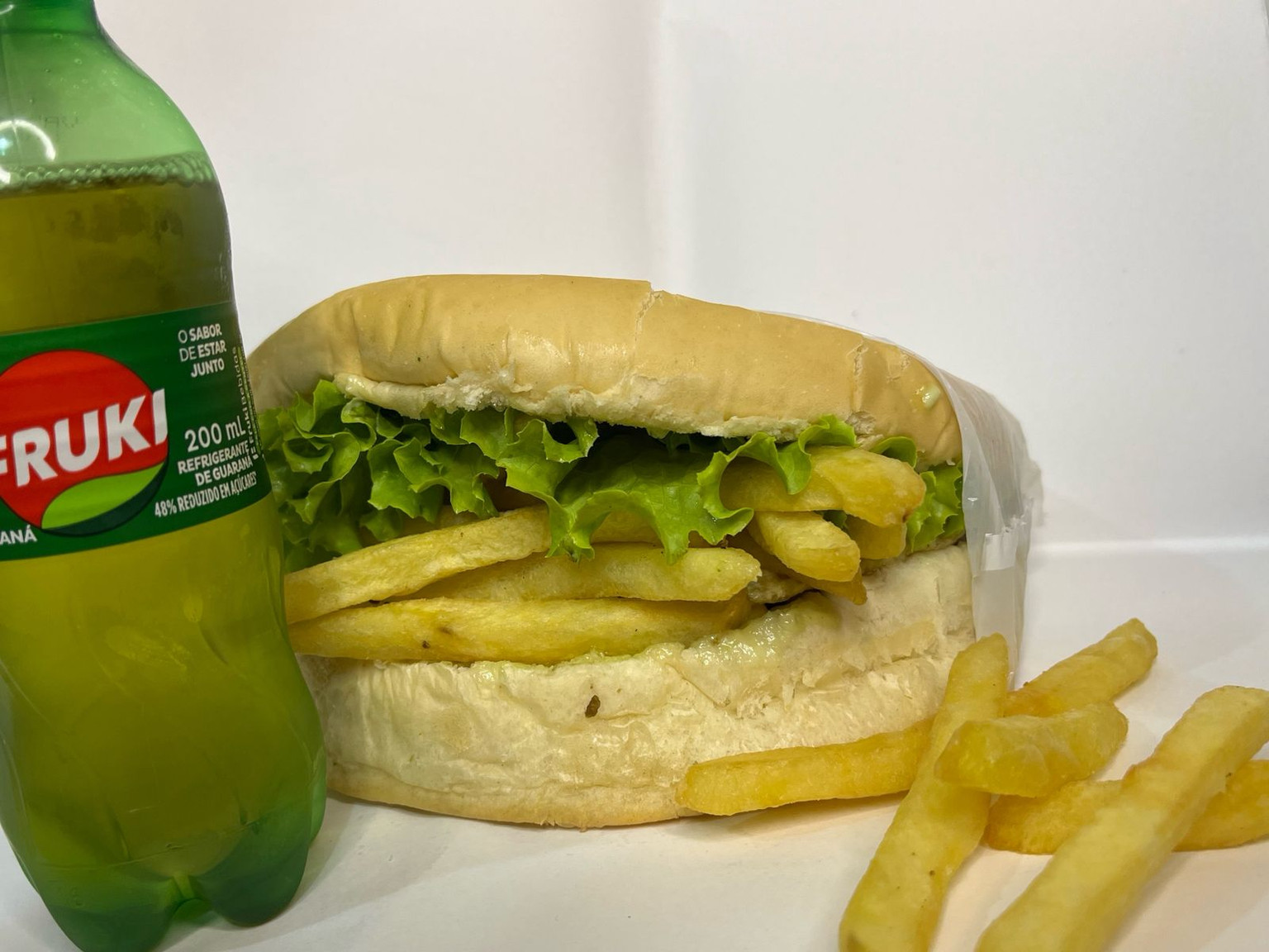 Xis Salada com Fritas + refri 200ml