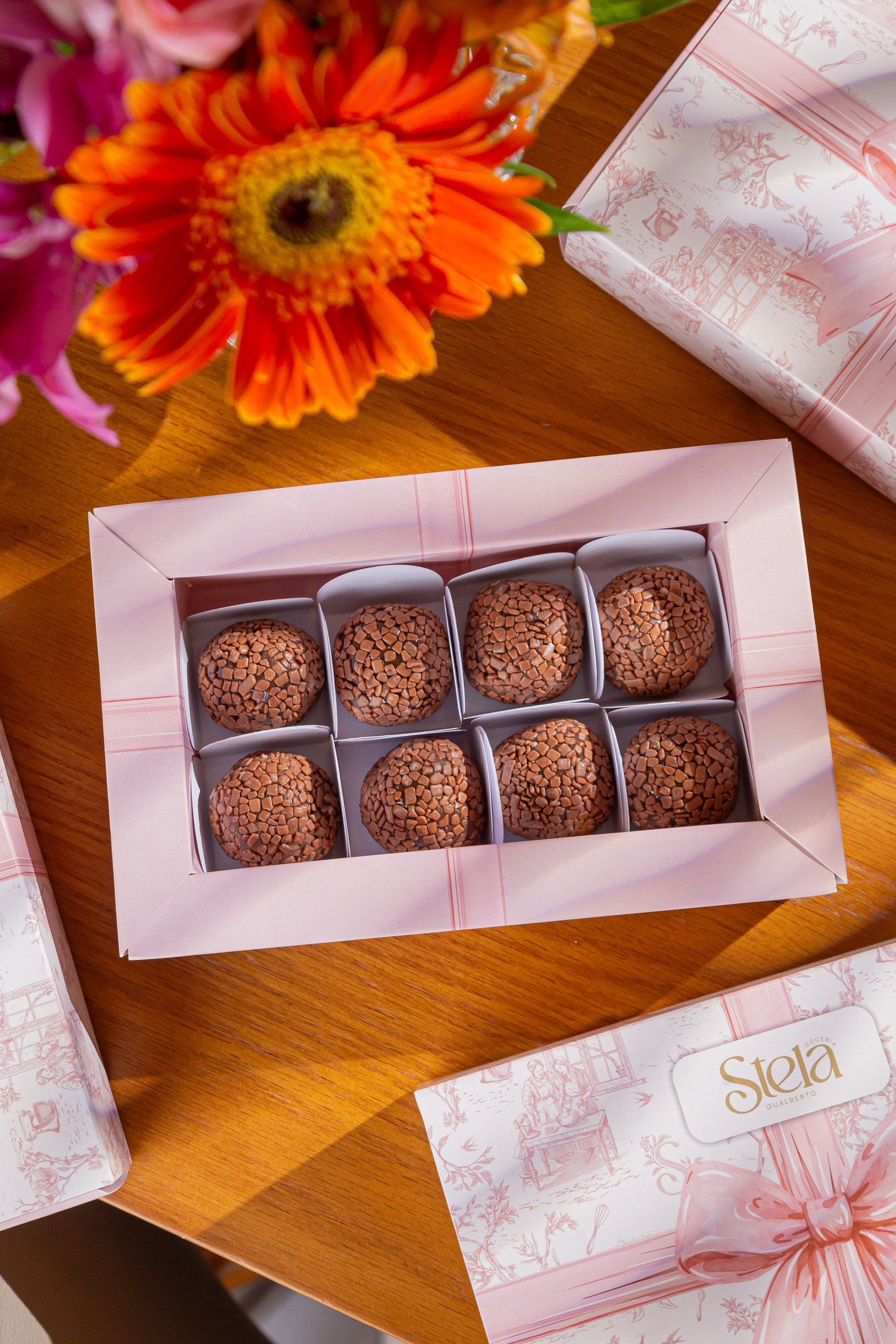 CAIXA ESPECIAL BRIGADEIROS AO LEITE