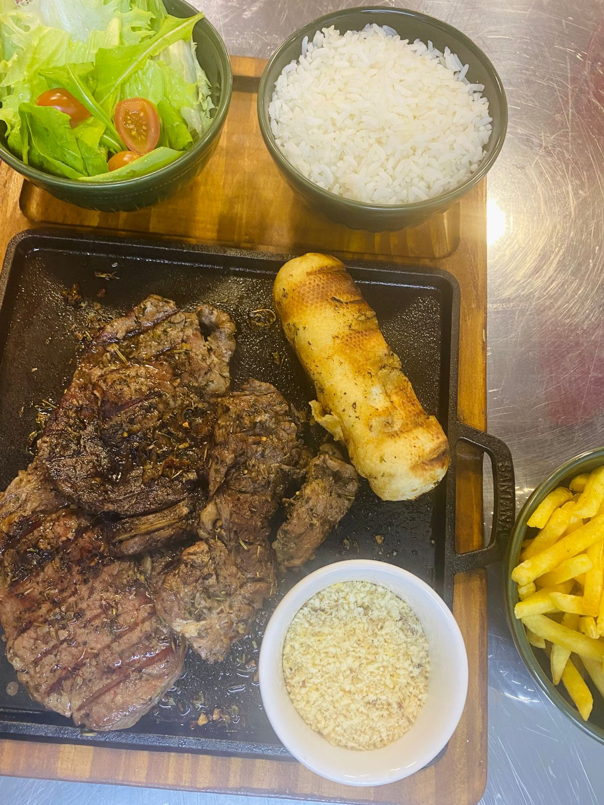 Entrecot com pão de alho