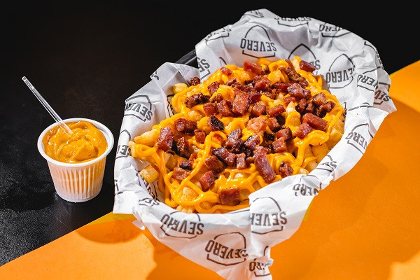 Batata Média c/ molho cheddar e bacon