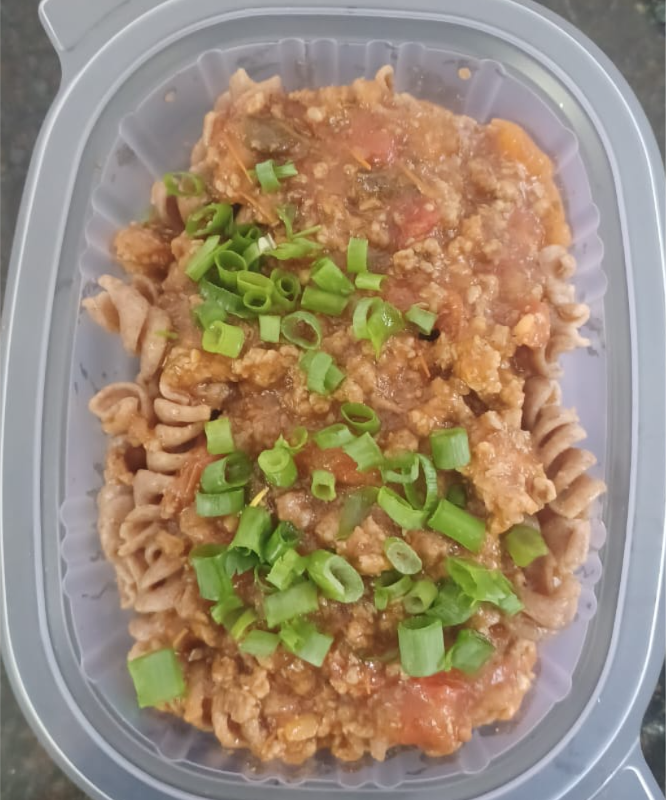 MACARRÃO INTEGRAL BOLONHESA 320 GRAMAS (Congelado)