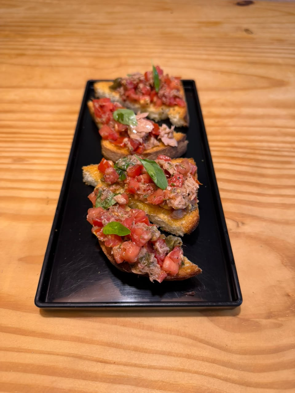 BRUSCHETTA DE ATUM