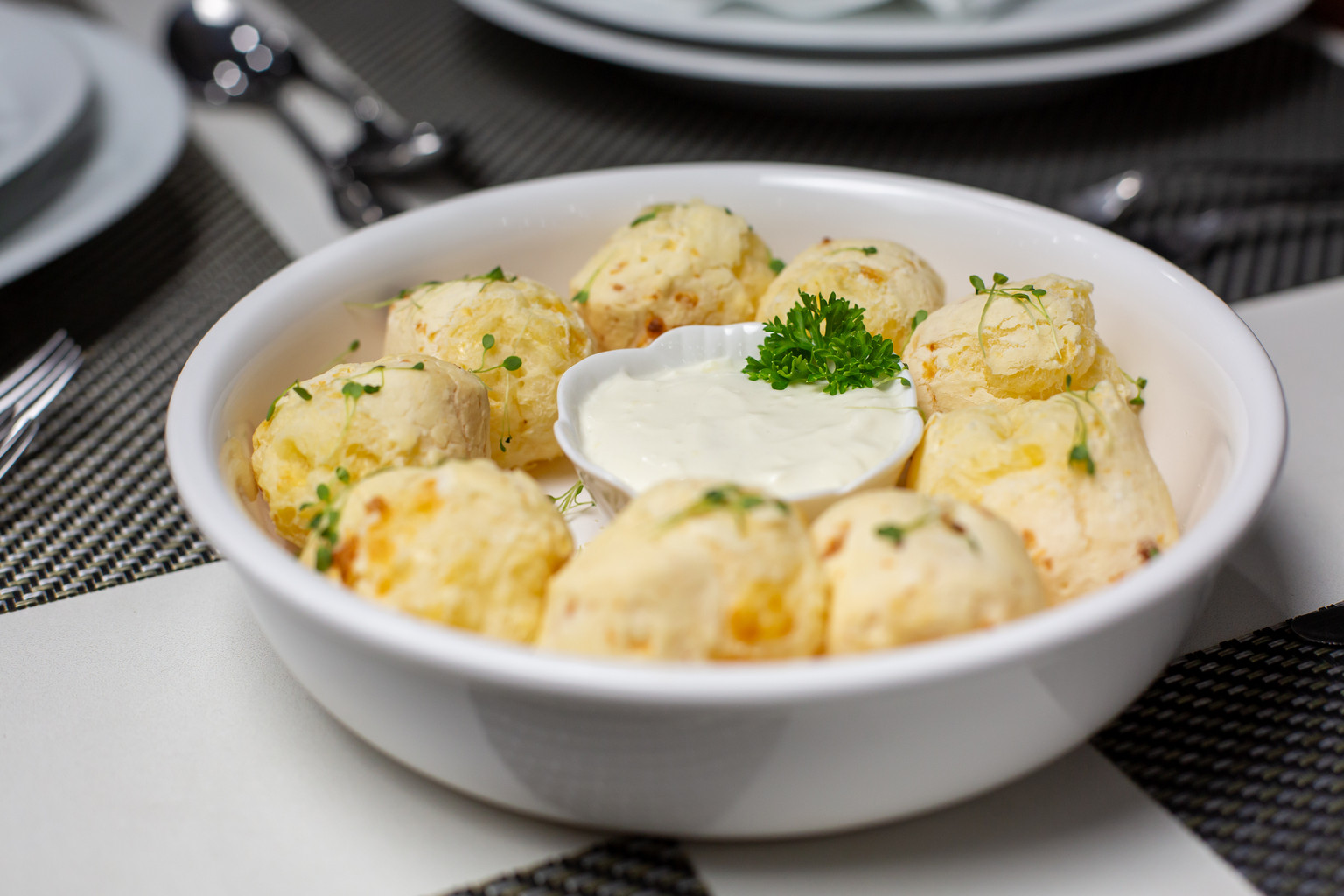 Pão de Queijo com Dip de Requeijão 12 Un