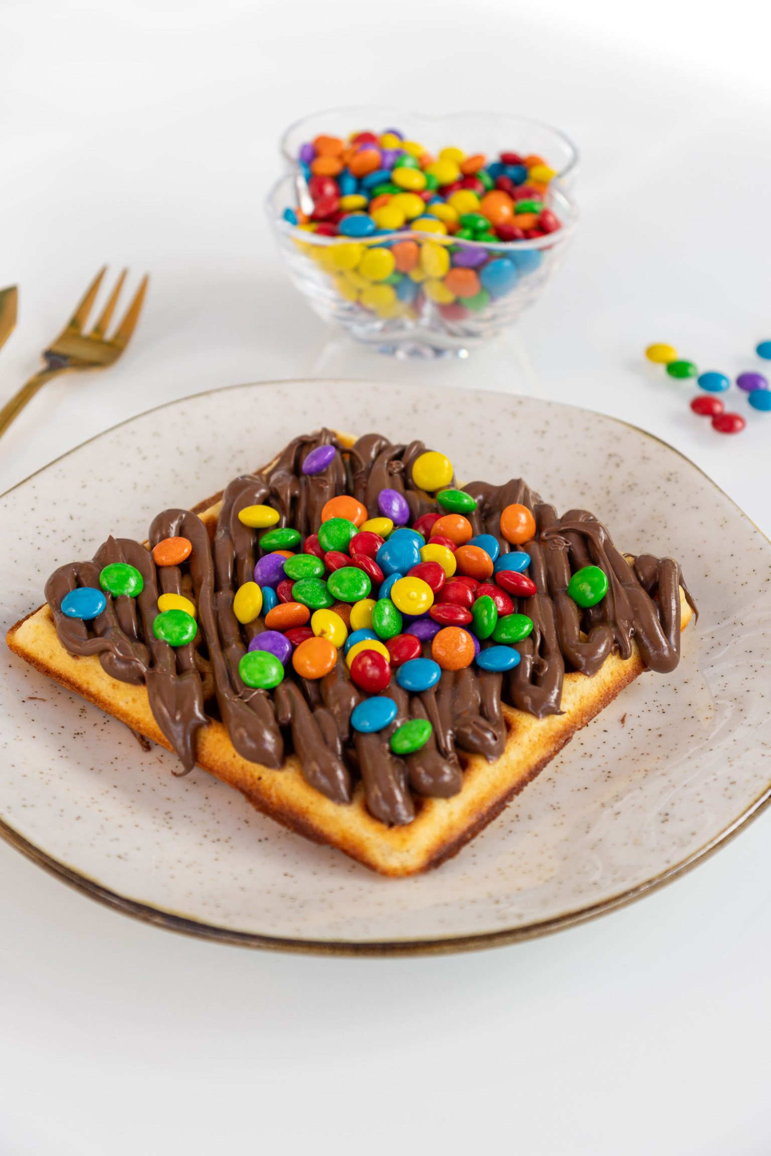 WAFFLE NUTELLA E CONFEITOS