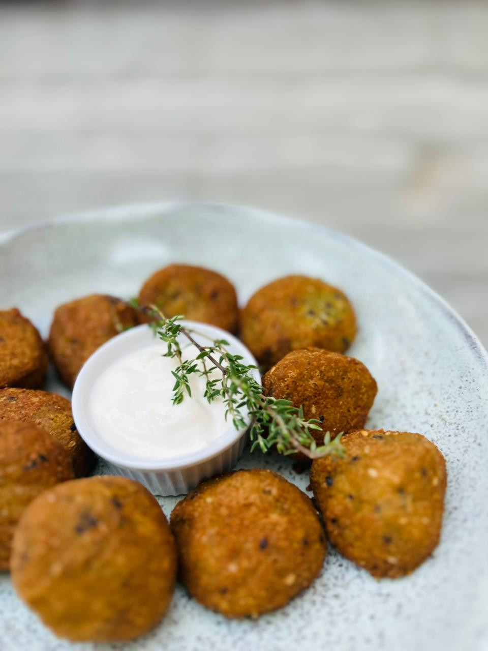 Falafel de grão de bico com sour cream