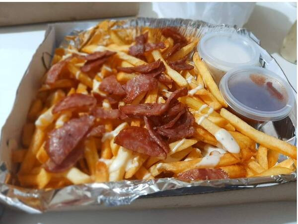 Fritas Especial Com Molhos