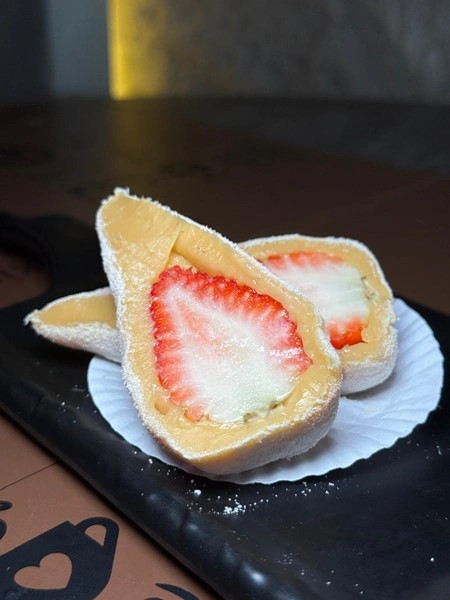 COXINHA DE MORANGO E NINHO