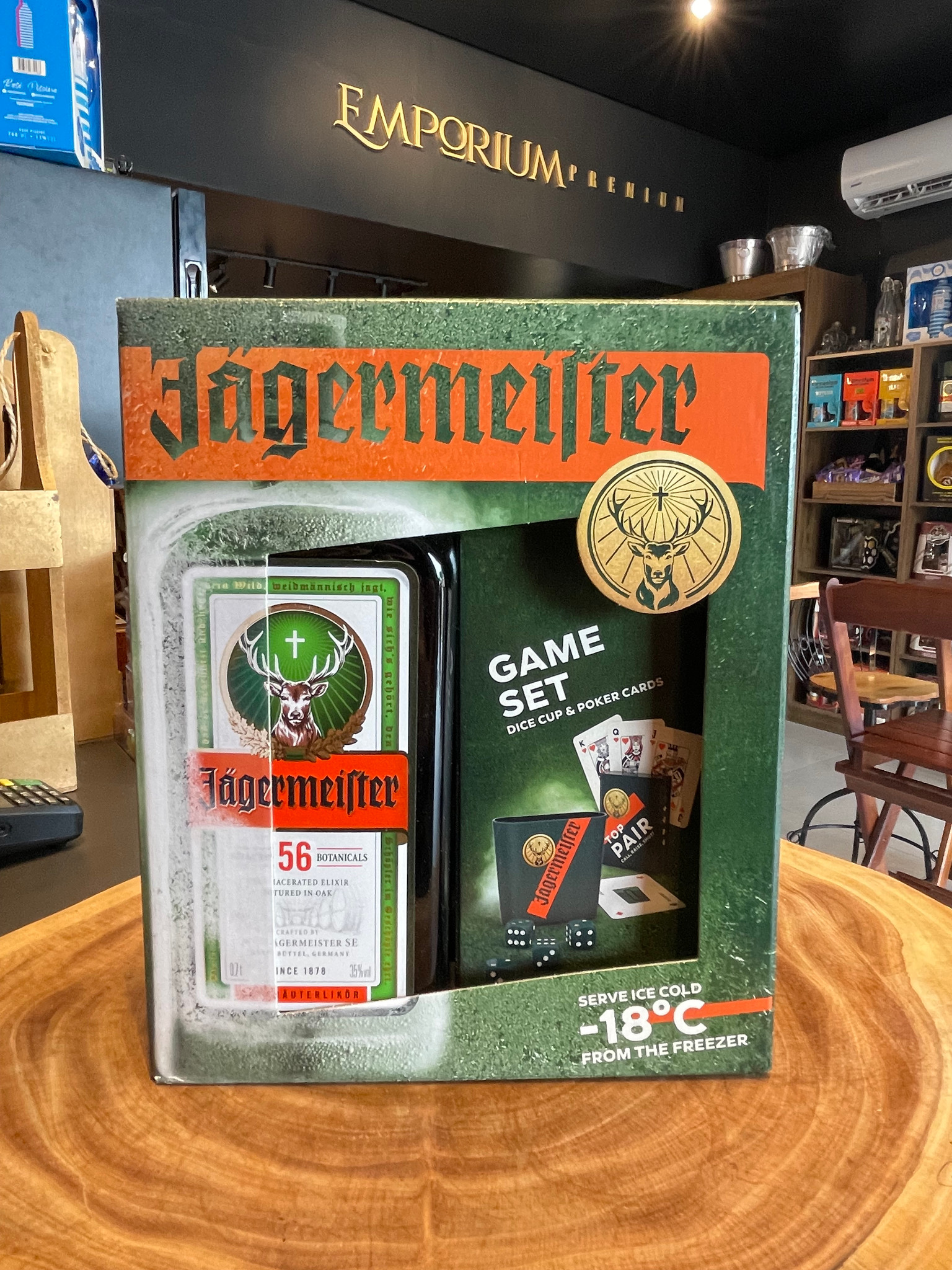 KIT Jagermeister 750ML com Baralhos e Dados