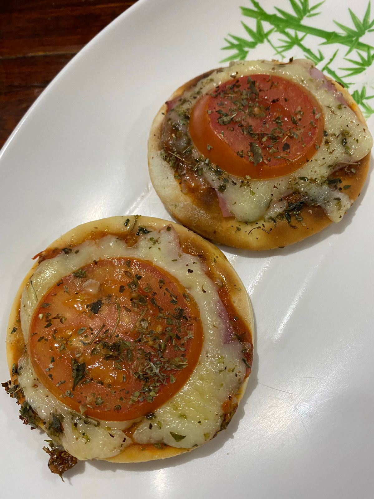MINI PIZZA DE QUEIJO E PRESUNTO