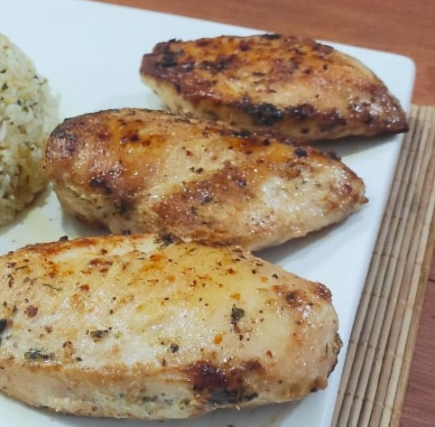 FILÉ DE FRANGO GRELHADO 