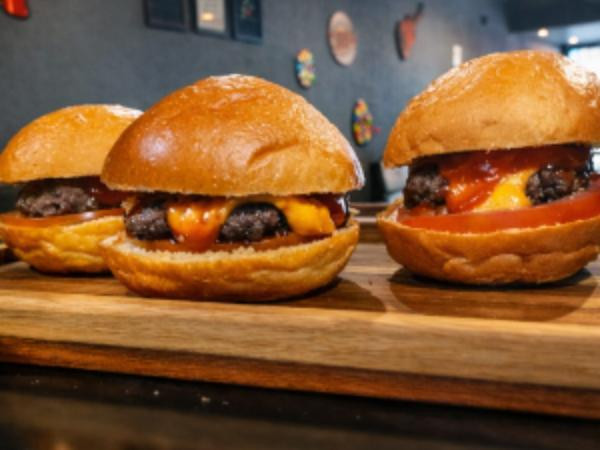2 Mini hambúrguer
