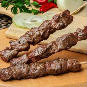 ESPETINHO DE CARNE DE GADO