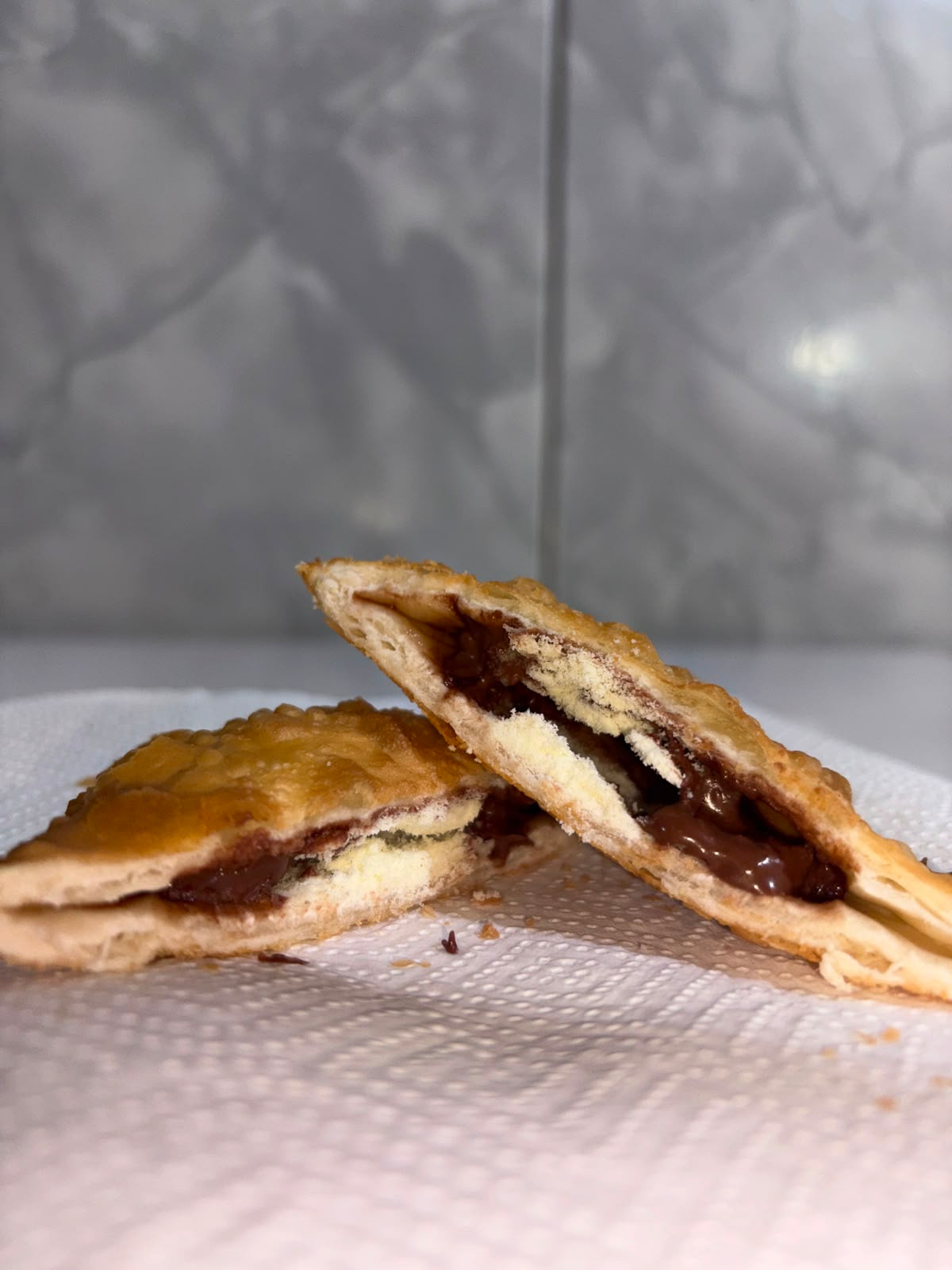 G - CHOCONINHO (CHOCOLATE AO LEITE + NINHO) - PASTEL GRANDE