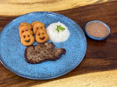 ARROZ, FEIJAO, CARNE E BATATA FRITA
