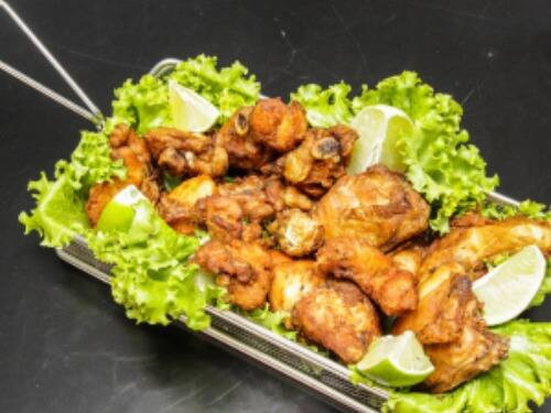 Frango a Passarinho com alho frito 