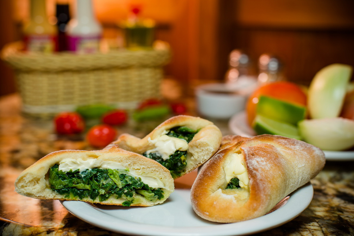 ESCAROLA COM CREAM CHEESE  ESFIHA
