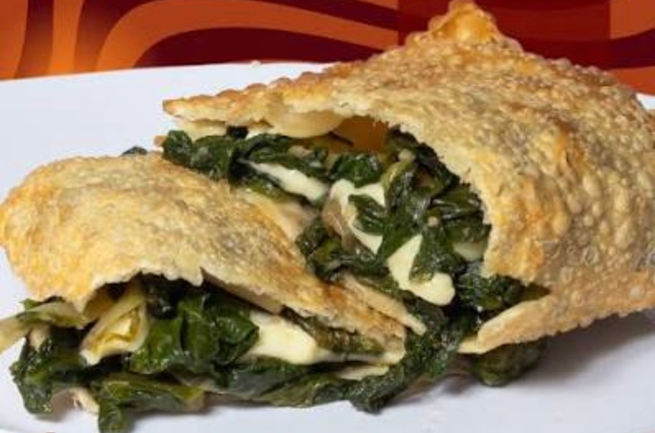 PASTEL ESCAROLA COM MUSSARELA