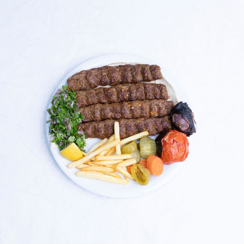 Espeto de kafta com queijo