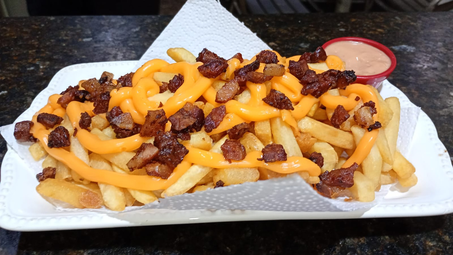 BATATA FRITA cheddar e bacon