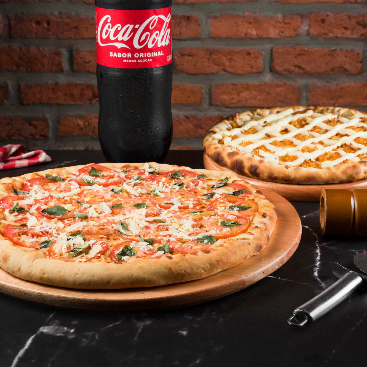 Pizza 35cm + Pizza 25cm + Refrigerante 2l