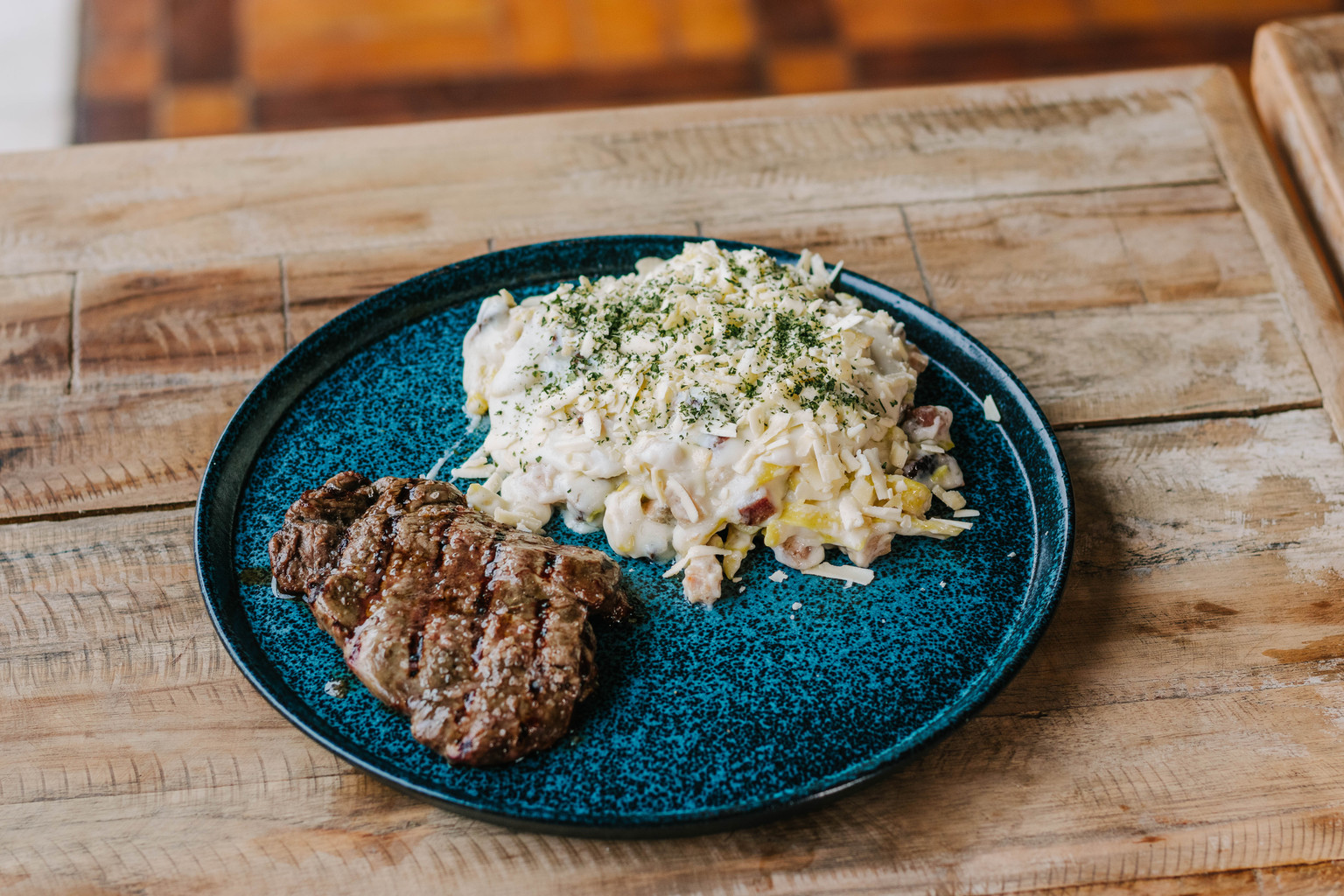 FETTUCINE  COM BECHAMEL E ESCALOPE FILÉ