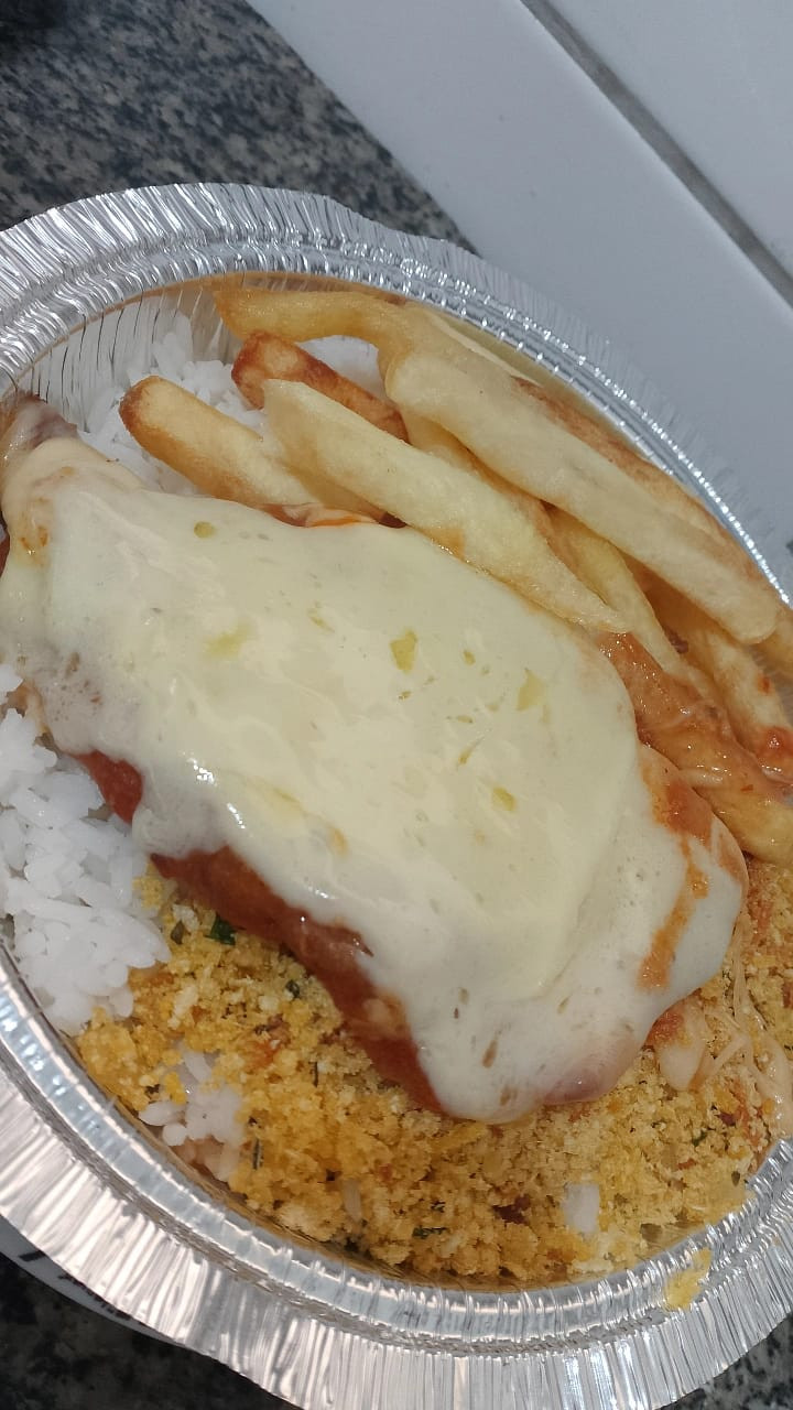 FILÉ DE FRANGO A PARMEGIANA MINI