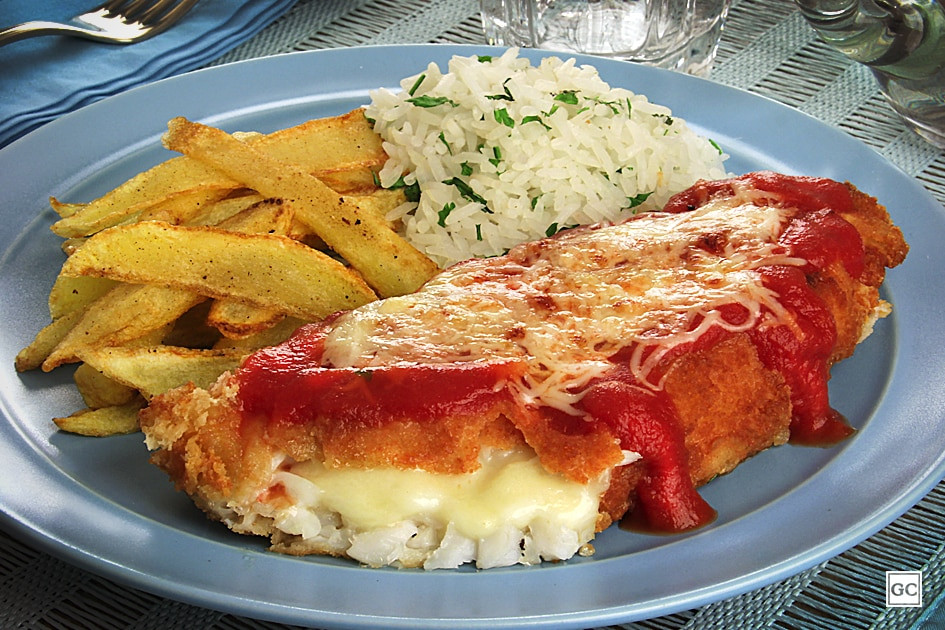 PEIXE A PARMEGIANA