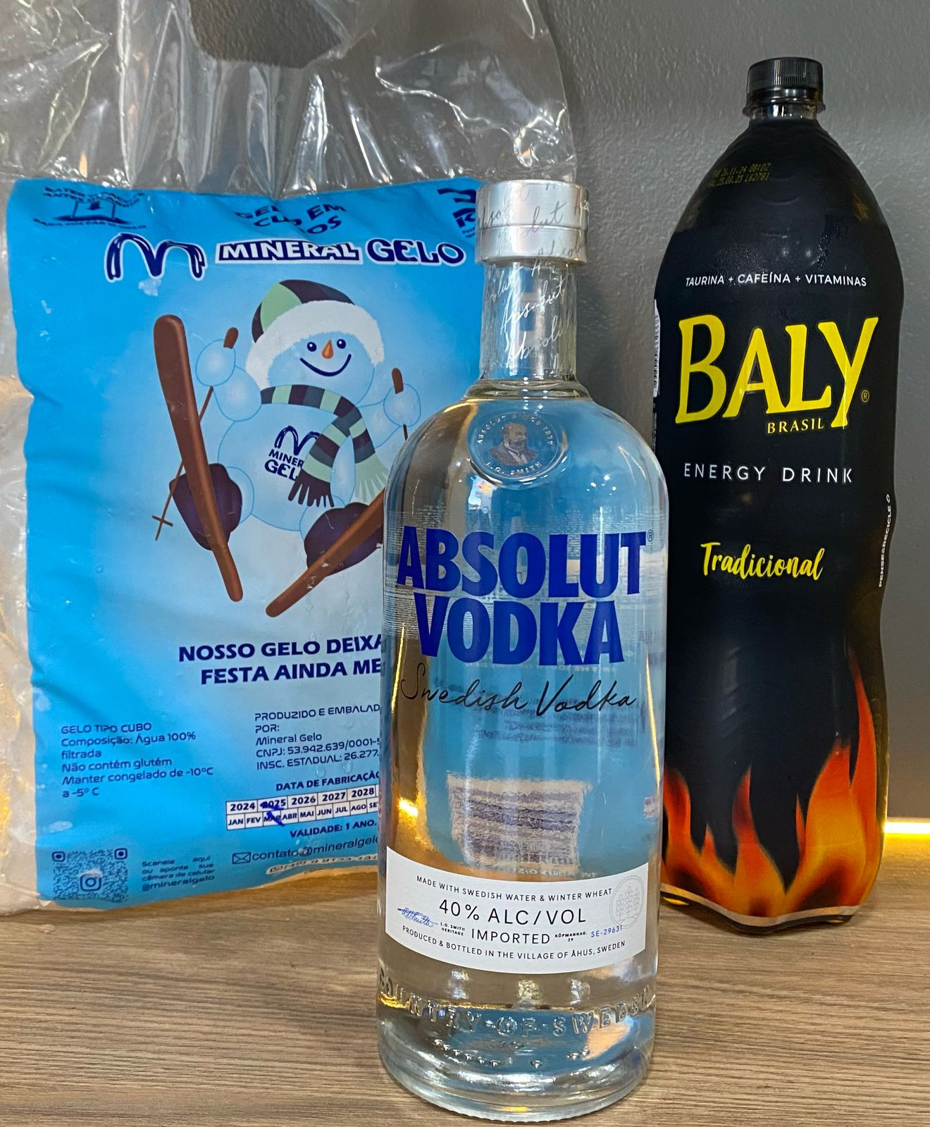 Absolut 1L + Baly 2L + Gelo 3kg