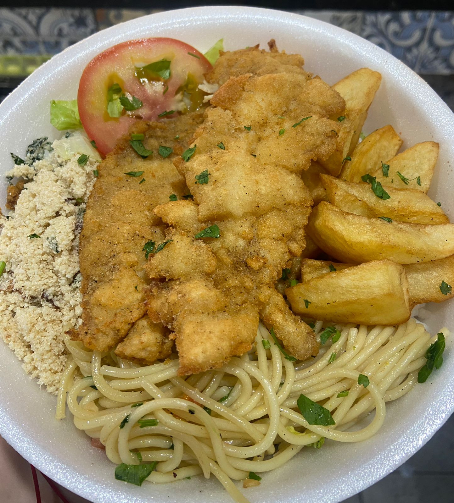 FILÉ DE FRANGO EMPANADO C/ MACARRÃO 
