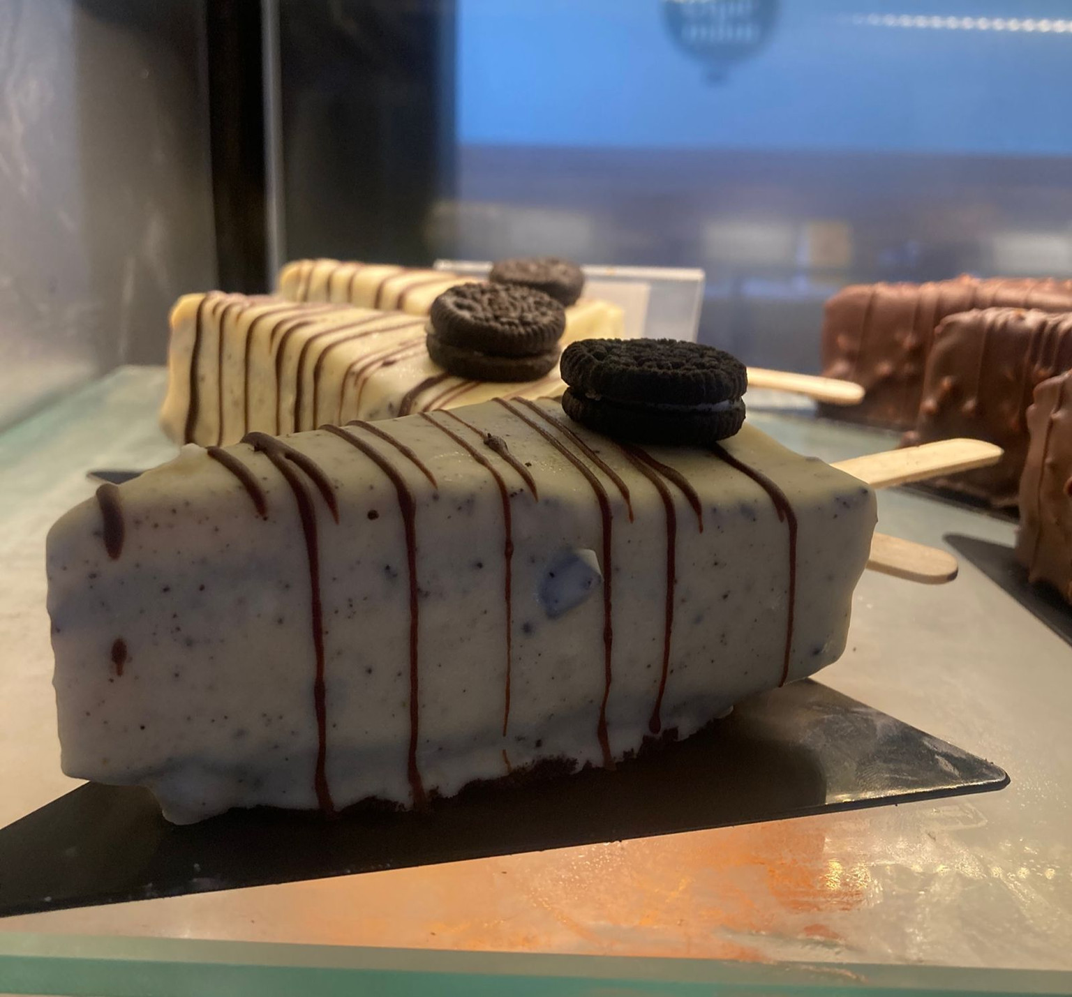 TORTA NO PALITO DE OREO 