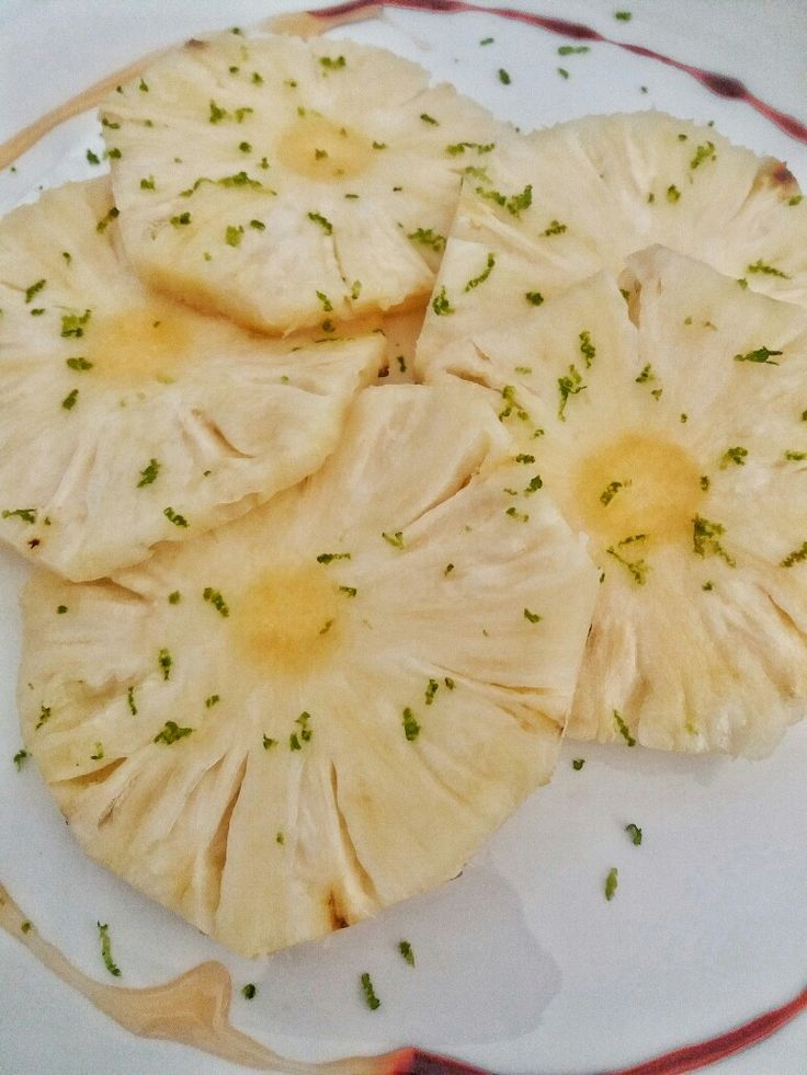 ABACAXI FRESCO COM RASPAS DE LIMÃO