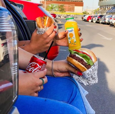 Combo para 2 ( 2 Burguer + 2 Batatas + 2 Bebidas) 