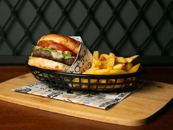 Burger+Batata frita+Pepsi lata