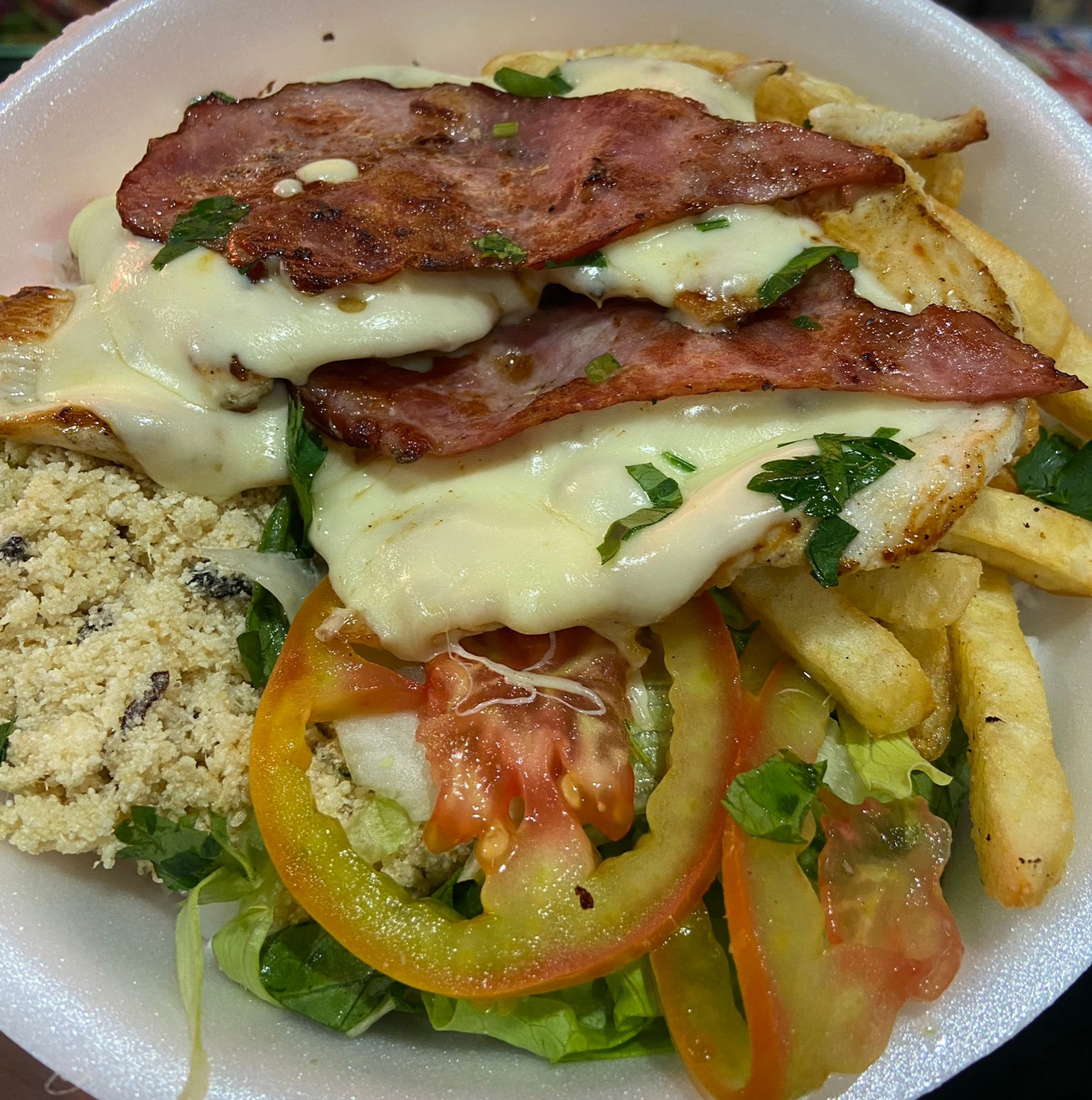 FILÉ DE FRANGO GRELHADO C/ BACON