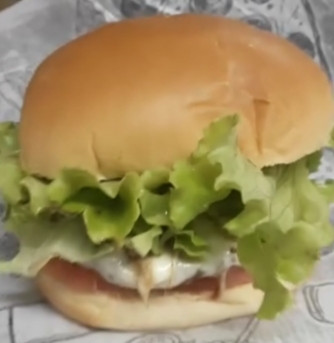 BURGUER TRADICIONAL COM OVO