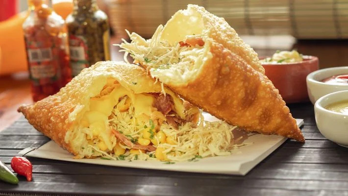 Pastel de  Frango c/ Queijo