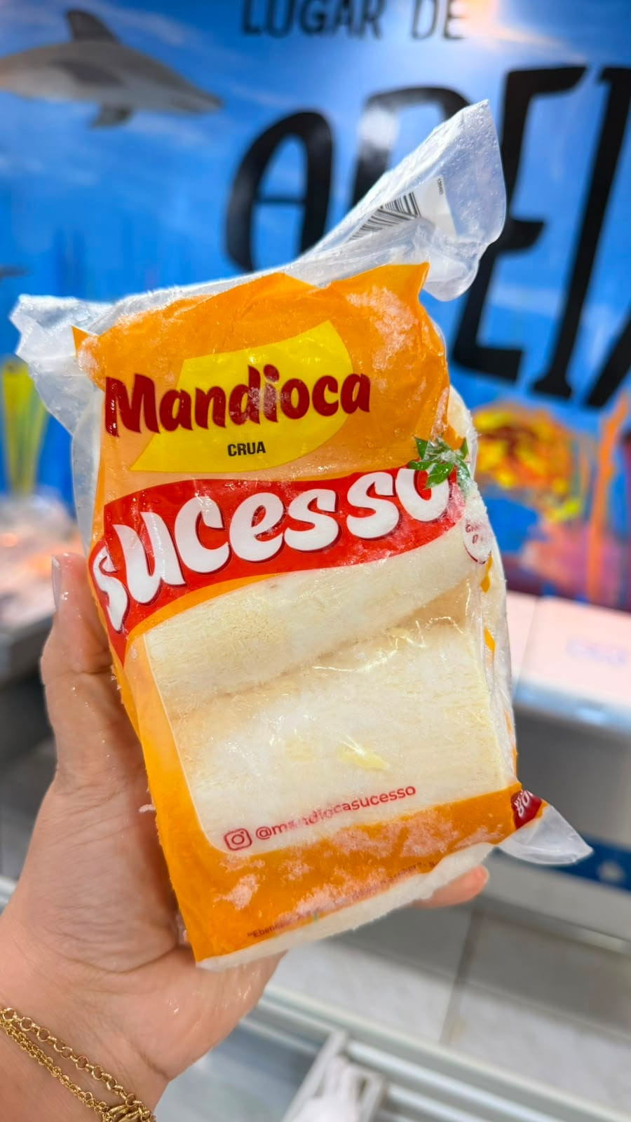 Mandioca crua (800g)