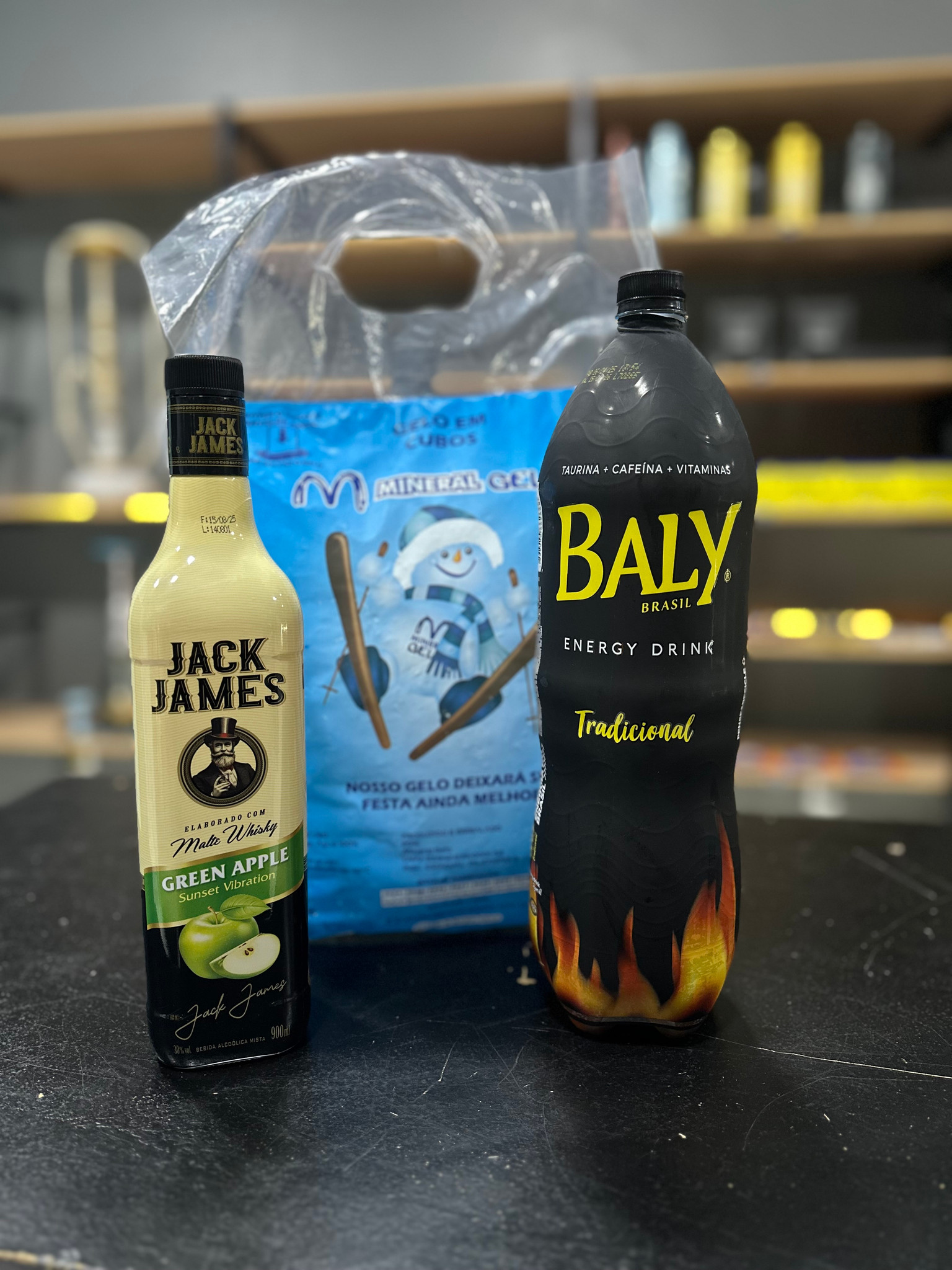 Jack James Maça Verde + Baly 2L + gelo 3kg